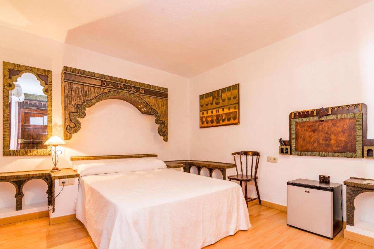 Hostal Alhambra Захора Екстериор снимка
