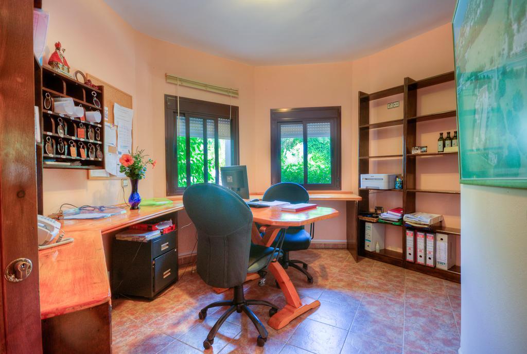 Hostal Alhambra Захора Екстериор снимка